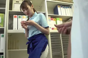 Em gái cùng cha khác mẹ quyết định quan hệ tình dục với anh trai cùng cha khác mẹ khi bố mẹ không có nhà