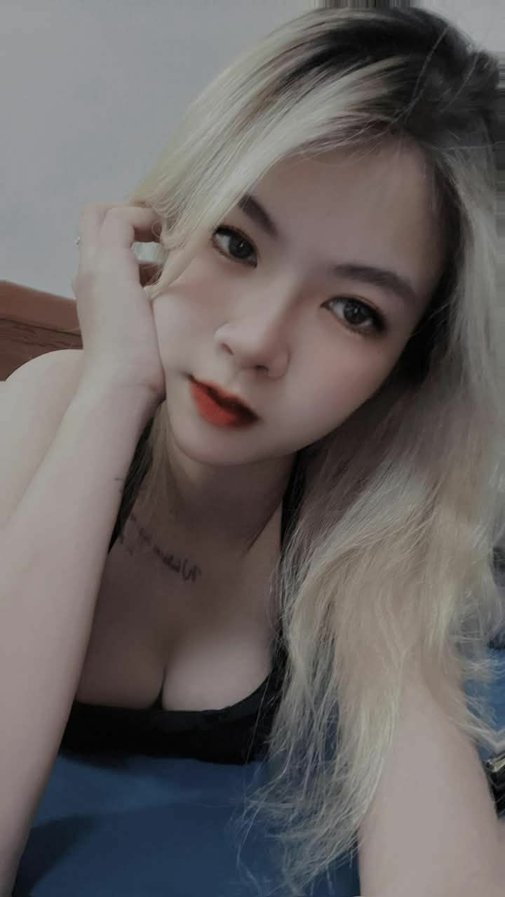 Nữ sinh cấp ba miệt mài bú chim thầy giáo dâm dục